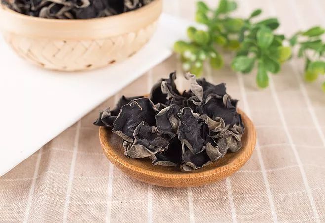 干桑葚泡水喝能不能补硒(桑葚干泡水喝可以防止脱发吗)-硒宝网