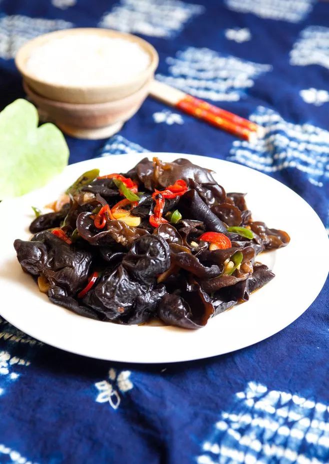 干桑葚泡水喝能不能补硒(桑葚干泡水喝可以防止脱发吗)-硒宝网