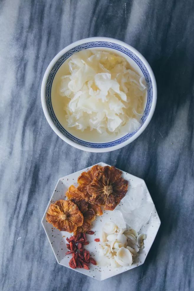 干桑葚泡水喝能不能补硒(桑葚干泡水喝可以防止脱发吗)-硒宝网