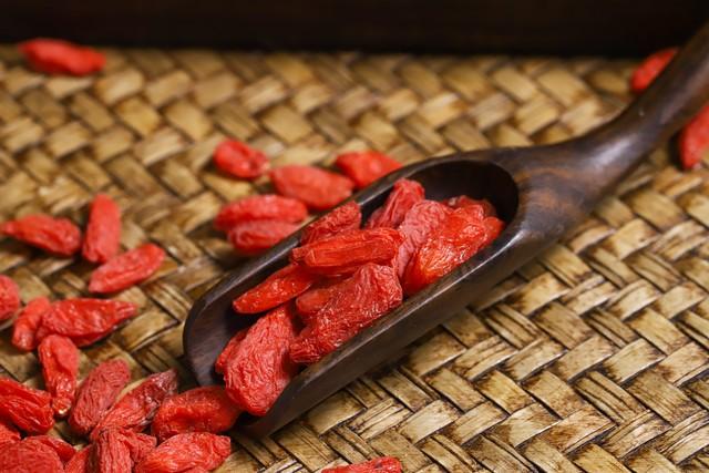 补硒后喉咙会不会很干痒(喉咙干痒吃什么维生素)-硒宝网