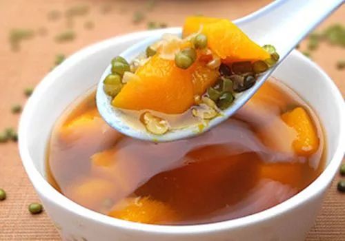 吃硒补剂可以喝绿豆汤吗（喝绿豆汤可以吃维生素c吗）-硒宝网