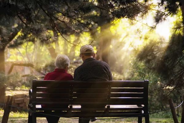 老年人补硒买什么样的好（补硒可以提高老年人的健康水平）-硒宝网