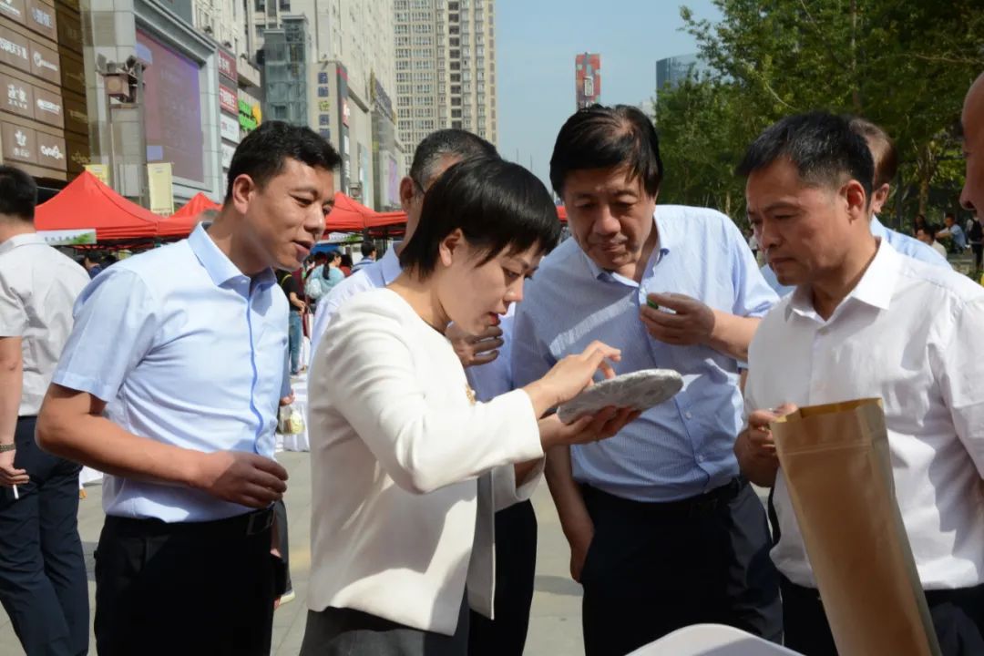 紫阳富硒茶采摘现场视频（紫阳茶富硒饮品价格）-硒宝网