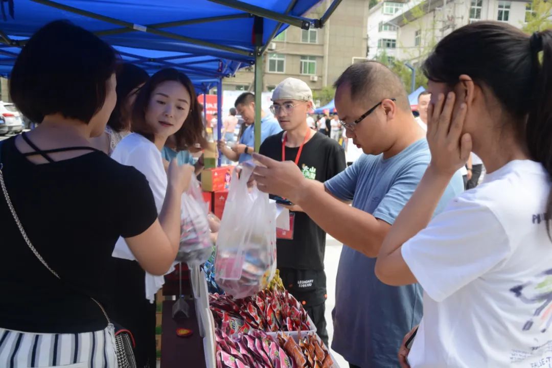 紫阳富硒茶采摘现场视频（紫阳茶富硒饮品价格）-硒宝网