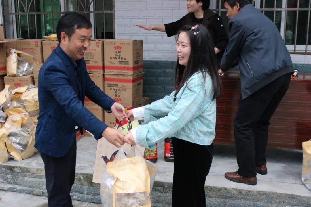 紫阳富硒茶采摘现场视频（紫阳茶富硒饮品价格）-硒宝网