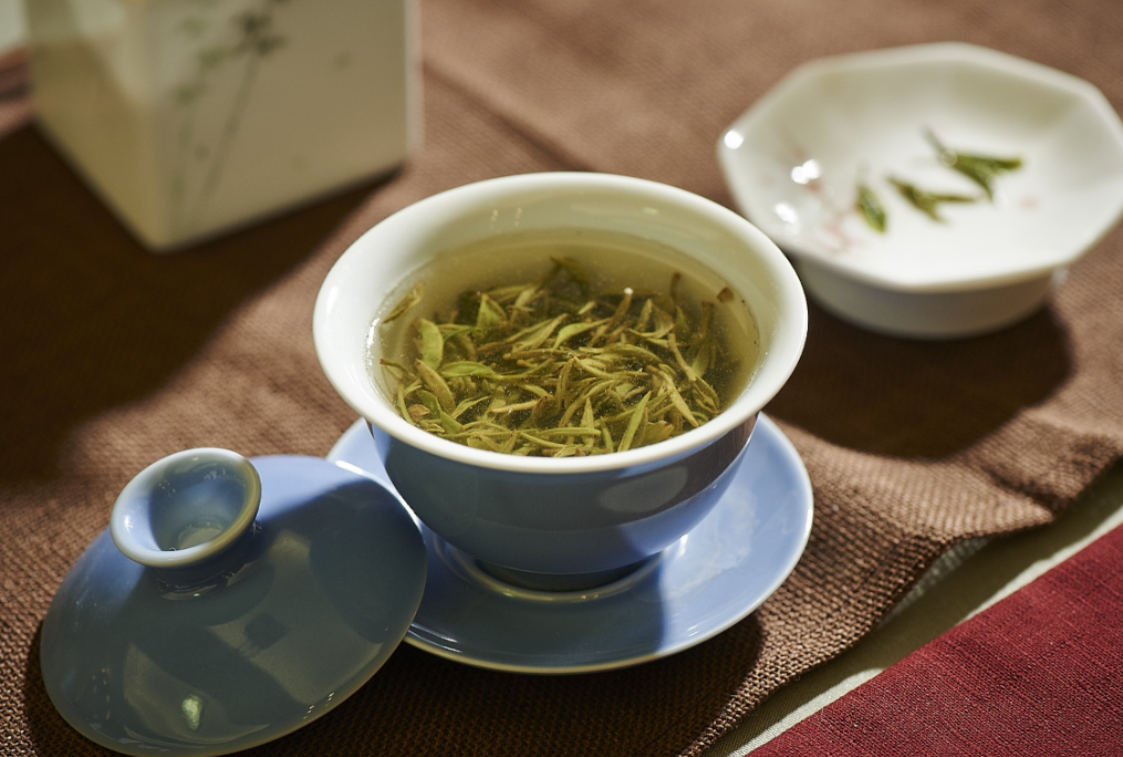 富硒茶泡出来的白毫银针(银针白毫是什么茶)-硒宝网
