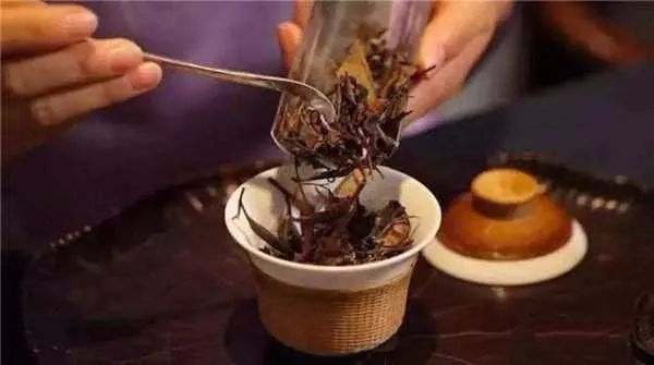 富硒绿茶和普洱茶的区别(硒茶和绿茶哪个好)-硒宝网