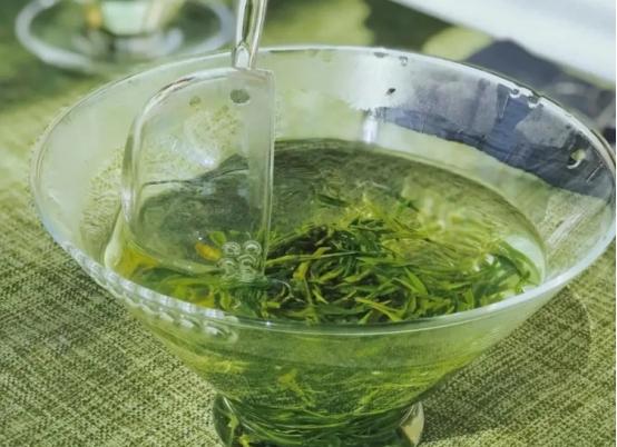 富硒水和茶哪个好一点呢（富硒茶中的硒指什么）-硒宝网