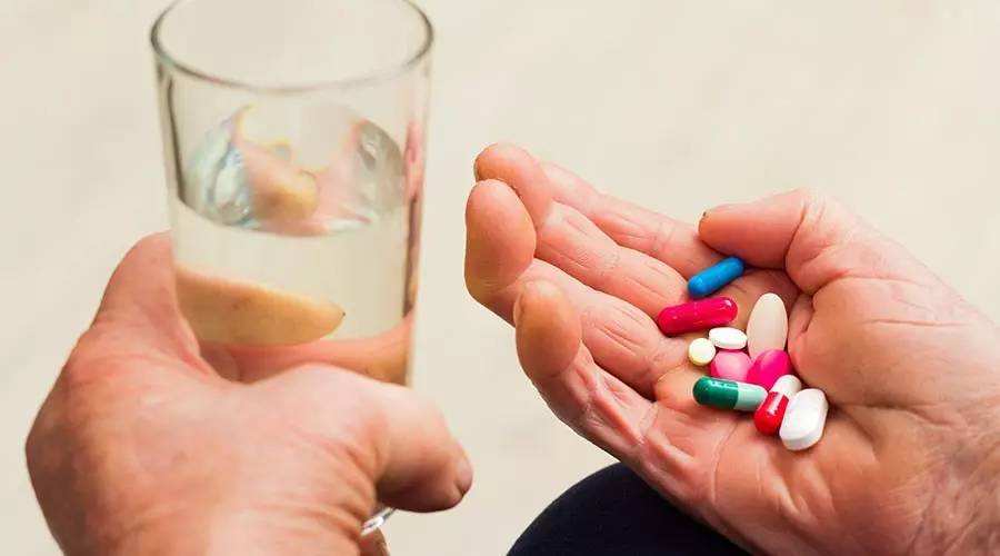 服降压药时能喝富硒茶吗(降压能喝药茶服富硒片吗)-硒宝网