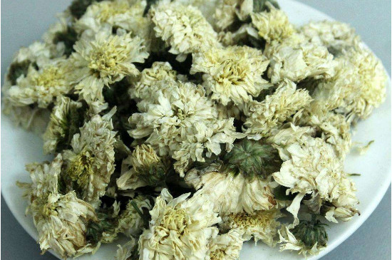 富硒茶能和菊花一起泡吗(用菊花泡茶的好处)-硒宝网