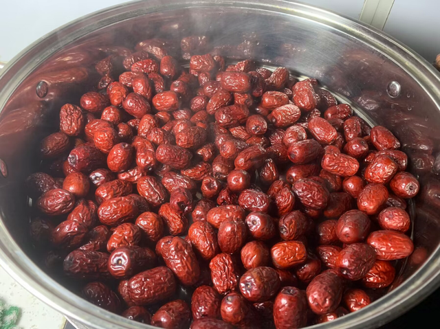 硒维康能喝中药一起吃吗(吃中药时能不能吃硒片和维生素)-硒宝网