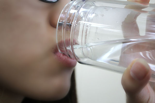 补硒治疗骨?。?远程机器人关节置换 ）-硒宝网